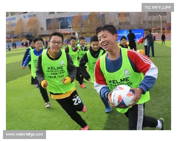 足球主题夏令营火热开启 青少年培训营掀起运动热潮 足球主题夏令营火热开启 青少年培训营掀起运动热潮