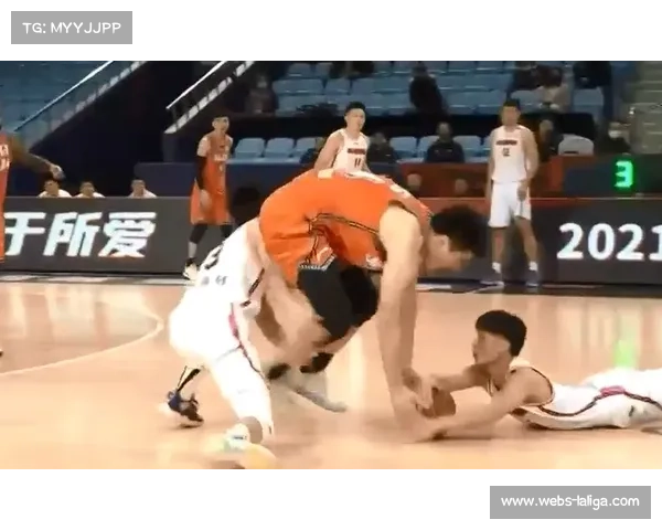 散打冠军潘乐杰抱腿摔技法解析 爆发力成制胜关键 散打冠军潘乐杰抱腿摔技法解析 爆发力成制胜关键